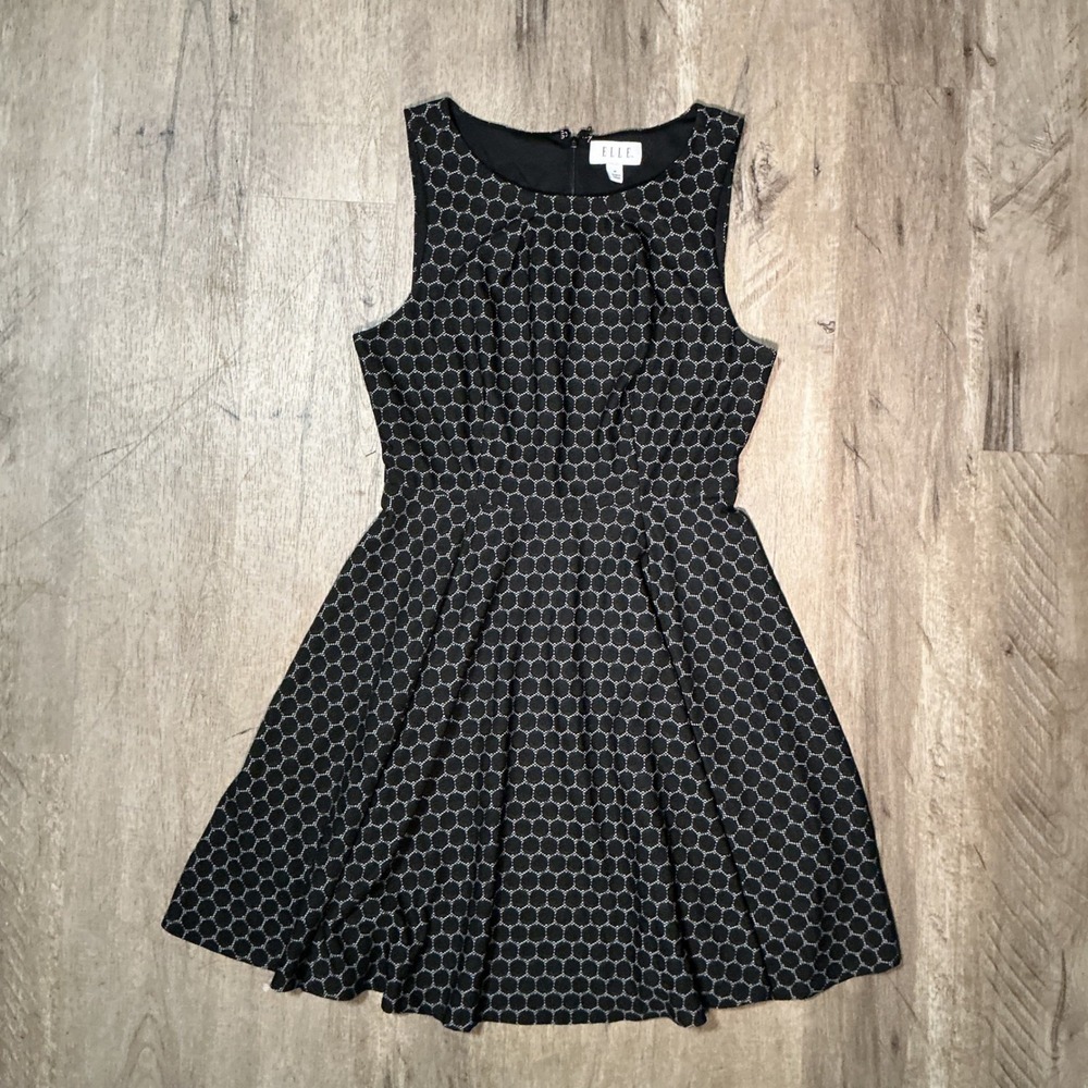 Elle Black Honeycomb Print Skater Dress Womens Size M Sleeveless Fit Flare LBD